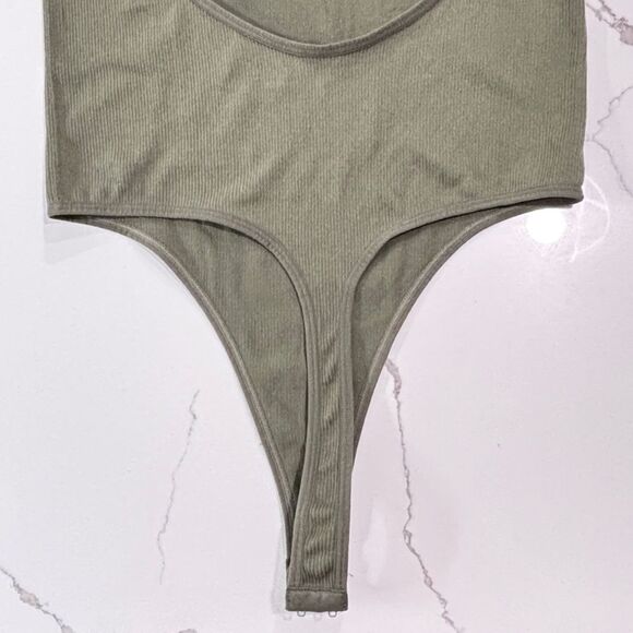 Cotton Candy Women’s Open Back Halter Army Green Sleeveless Ribbed Bodysuit M/L - Picture 9 of 11